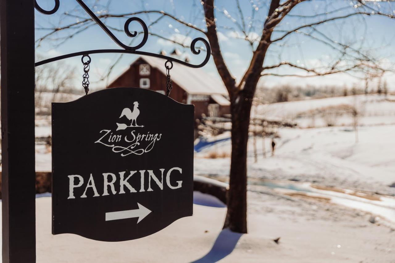Zion Springs Bed & Breakfast Hamilton Екстериор снимка